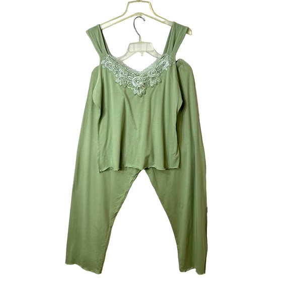 Cinema Eloile Ladys Pajamas A Blend of Poly, Rayon And Spandex Beautiful Set. - Picture 1 of 8